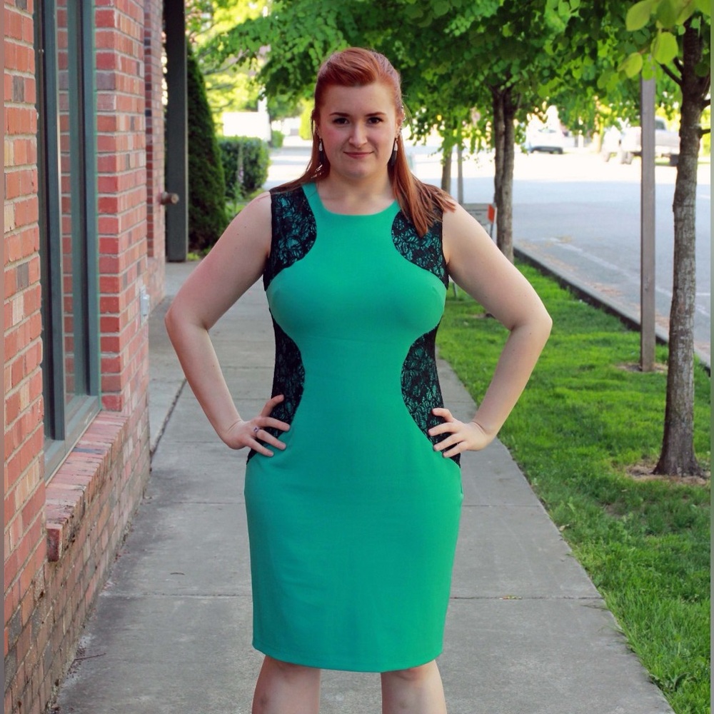 ⬇️⭐️ Maggy London Teal Dress with Black Lace Accents Size 14